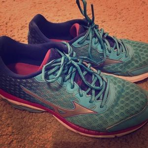 Mizuno running shoes SIZE 9.5